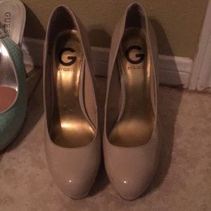 Cream colored 8.5 Guess heels